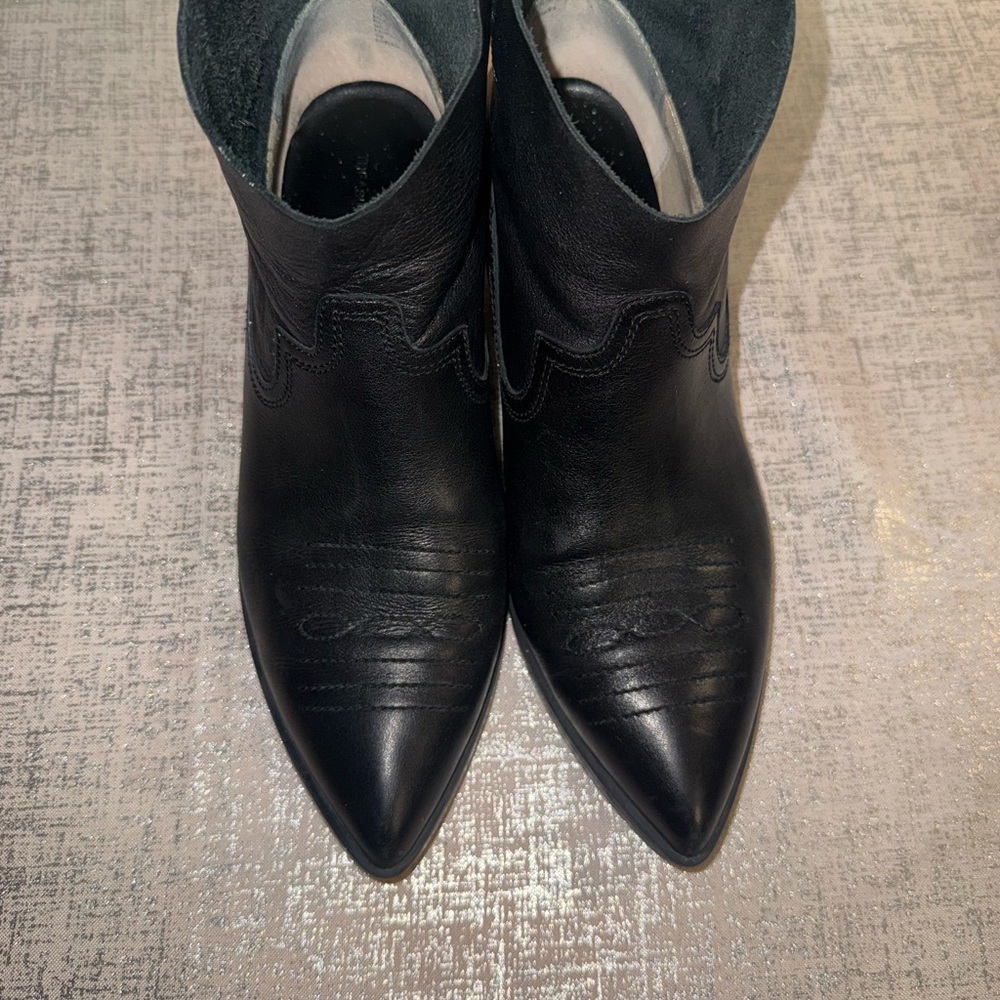 Treasure & Bond Black Pointed-Toe Western Ankle Boots - Picture 14 of 16